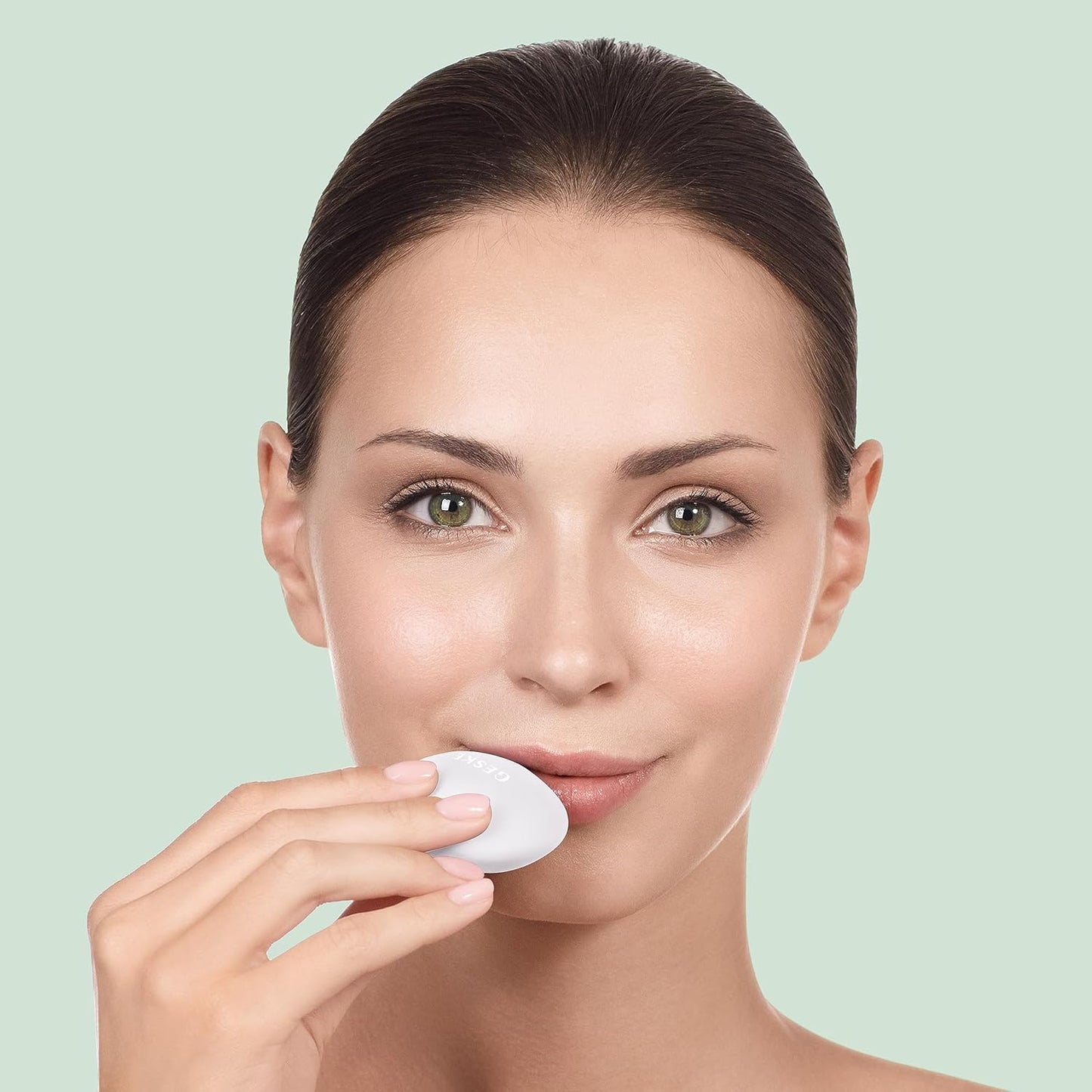 GESKE Lip Volumizer & Booster 4-in-1 Starlight – уред за по-плътни, гладки и блестящи устни.