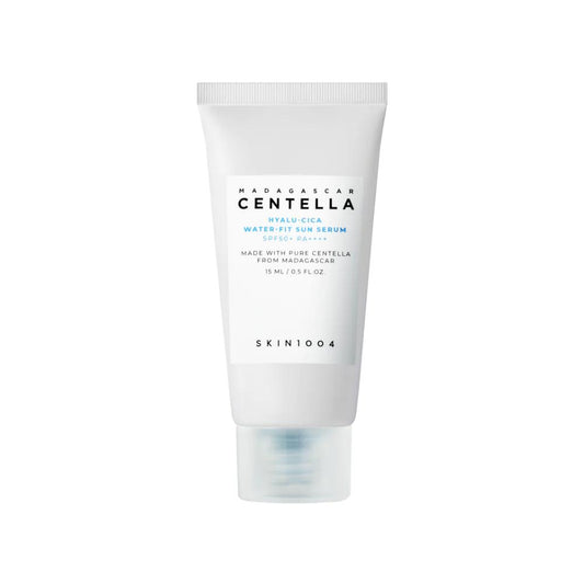 Skin1004 Madagascar Centella Hyalu-Cica Water-Fit Sun Serum SPF50+ PA++++ 15мл – лек слънцезащитен серум с центела