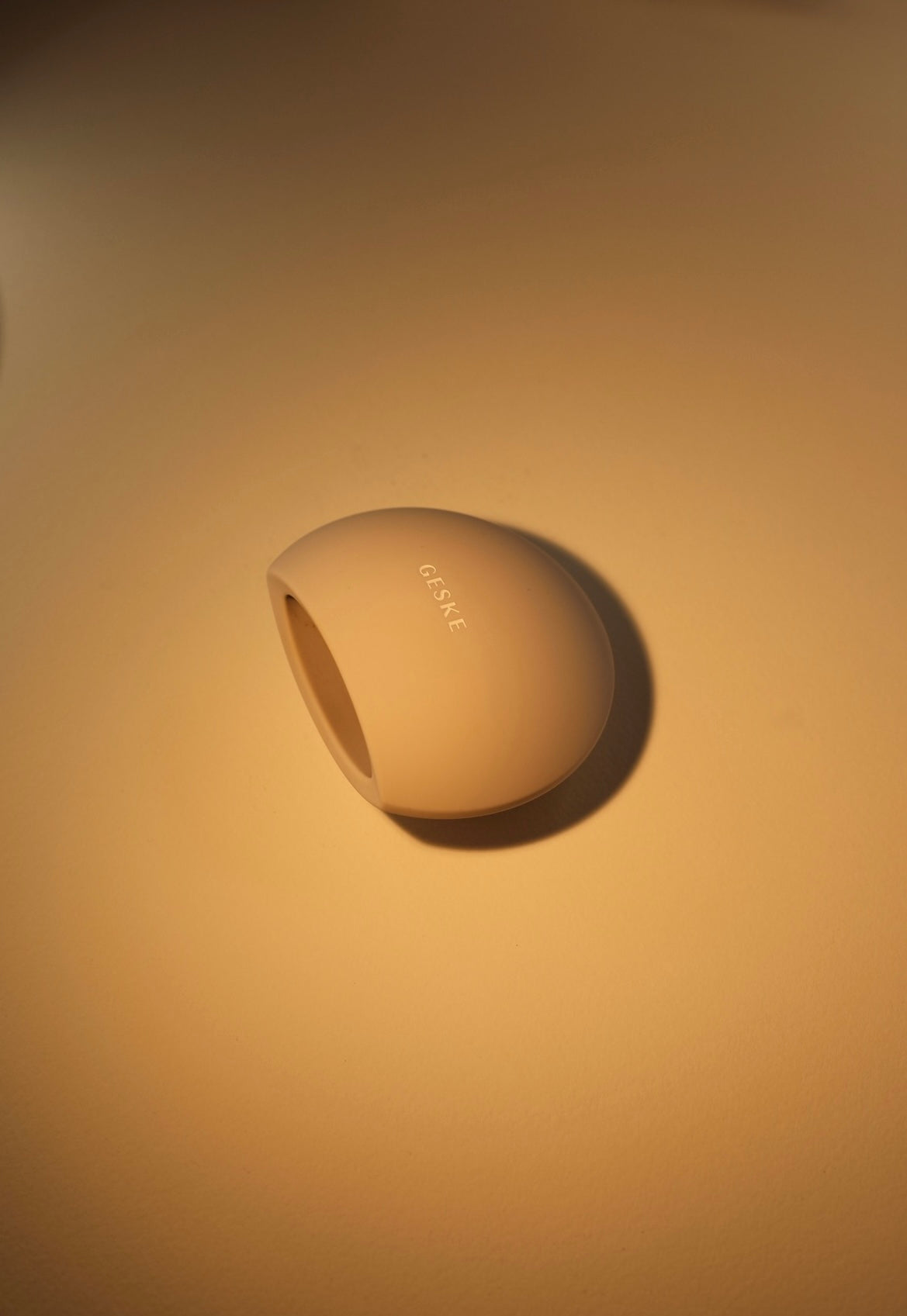 GESKE Lip Volumizer & Booster 4-in-1 Starlight – уред за по-плътни, гладки и блестящи устни.